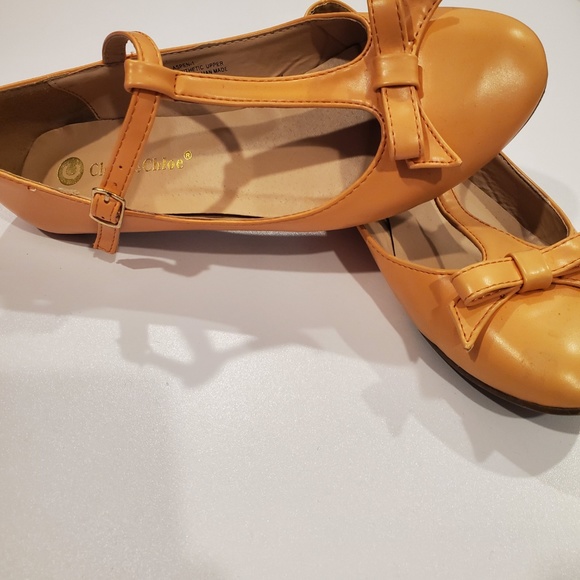 Chase + Chloe Bow Flats in Peach Size 7.5 - Picture 4 of 6